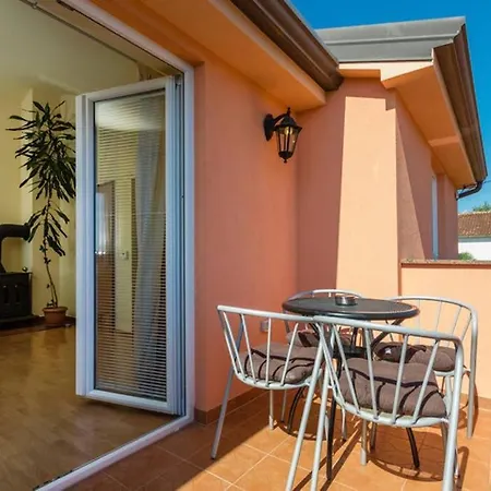 Stela Apartman